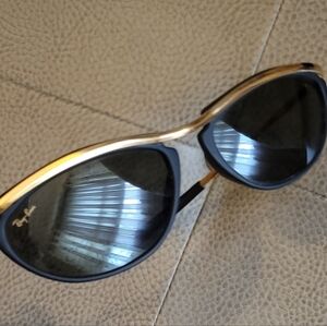 Ray-Ban vintage sunglasses 😎